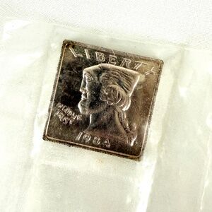 1984 Squared Quarter 1/4 oz Silver First Computer Designed Coin Reaganomics